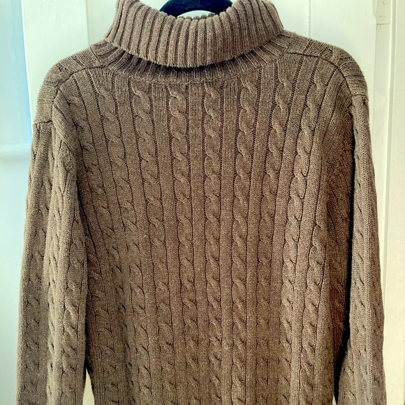 Tommy Hilfiger Turtleneck size medium. - Picture 2 of 3